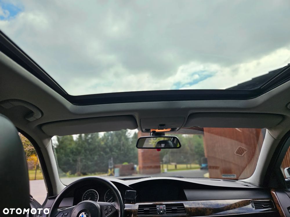 BMW Seria 5 525i Touring - 37