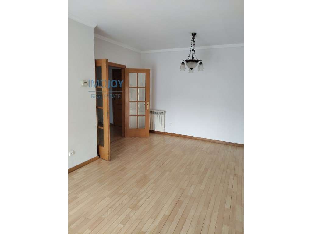 Apartamento T1 para Arrendamento no Porto com Garagem e Arrumos - Grande imagem: 3/26