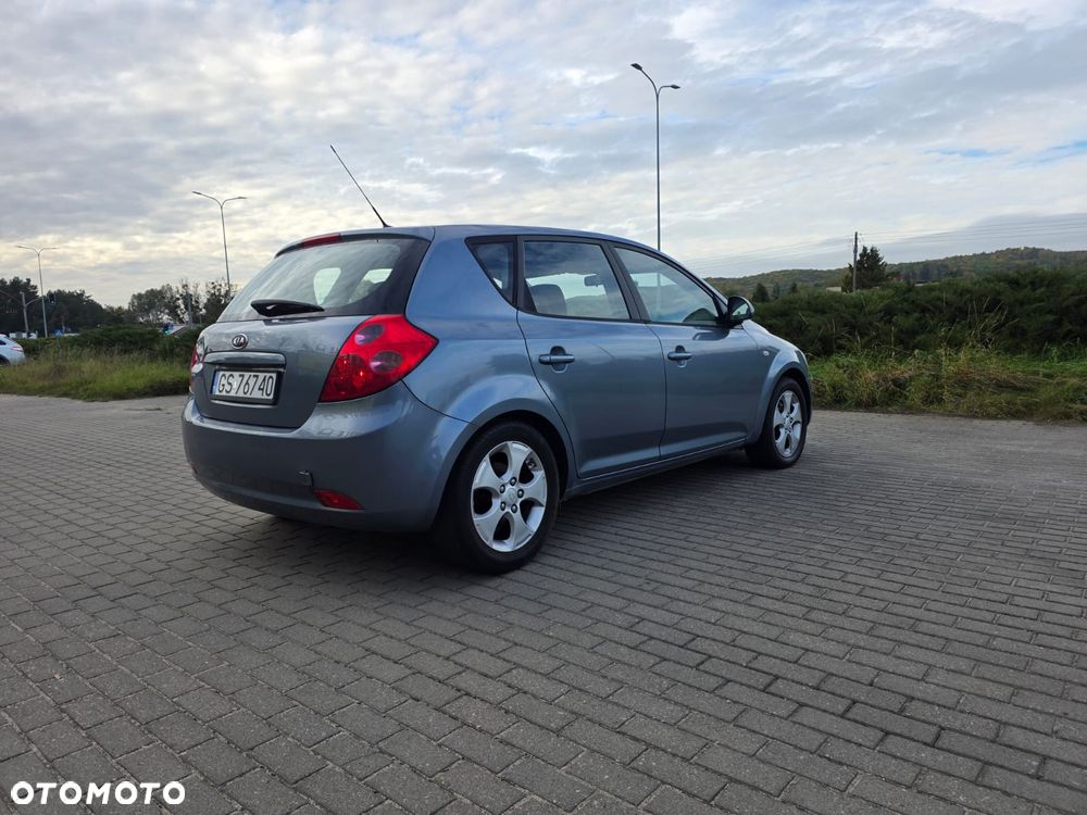 Kia Ceed - 9