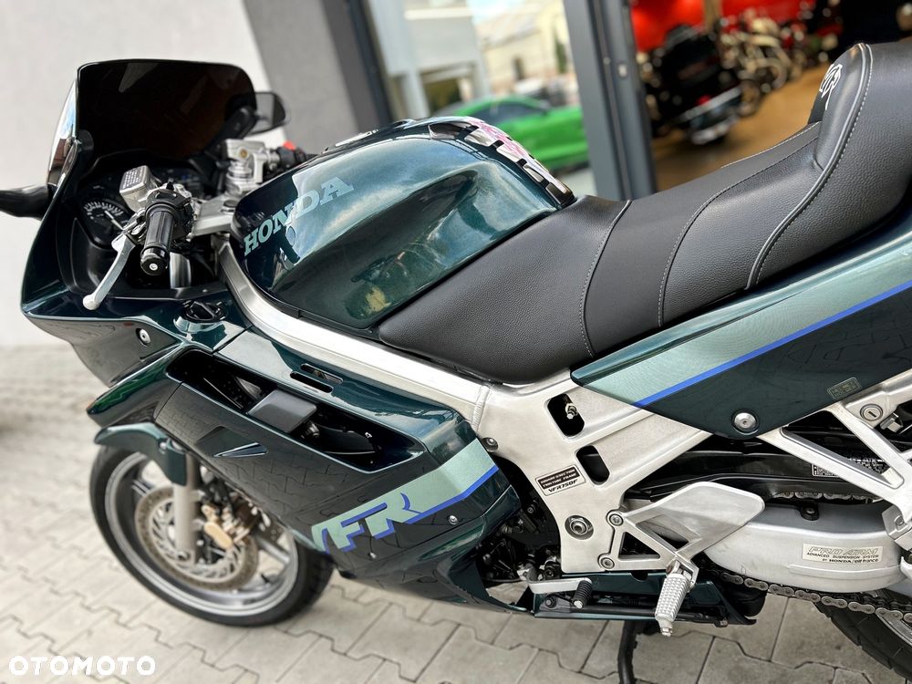 Honda VFR - 15
