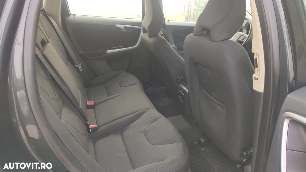 Volvo XC 60 2.4D AWD Momentum - 10