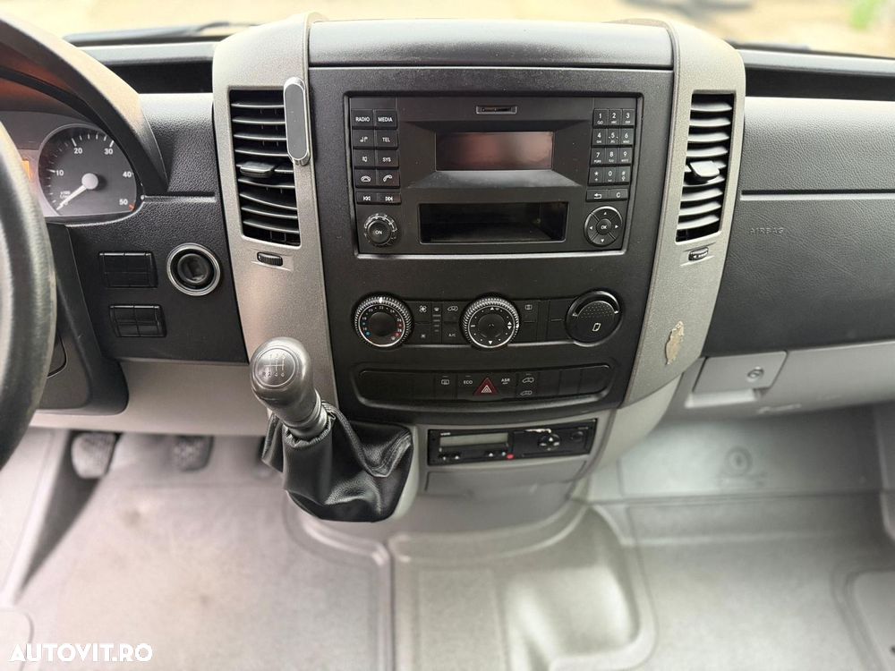 Mercedes-Benz Sprinter - 11