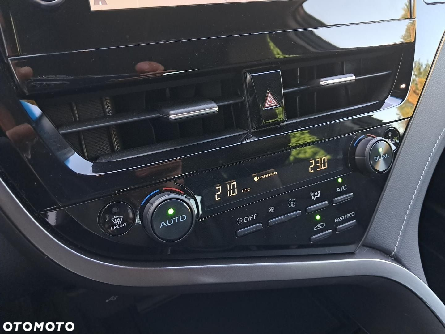 Toyota Camry - 23