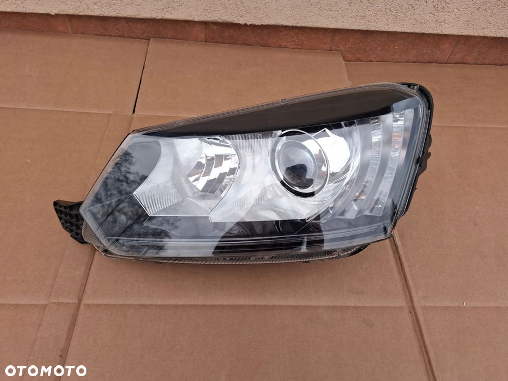 lampa przednia skoda yeti 5l lift xenon oryginał - 1