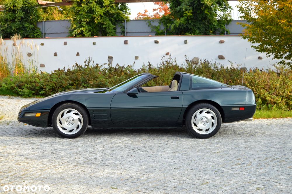 Chevrolet Corvette - 11