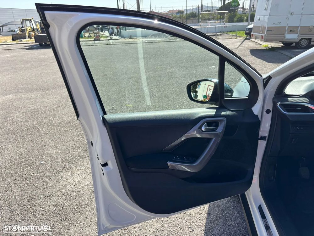 Peugeot 2008 1.2 PureTech Allure - 15
