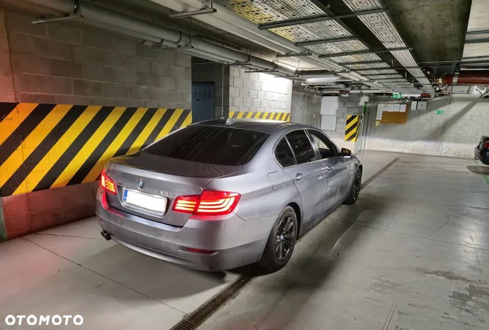 BMW Seria 5 520d xDrive Luxury Line - 2