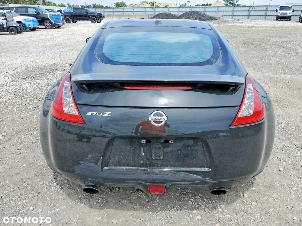 Nissan 370 Z - 7