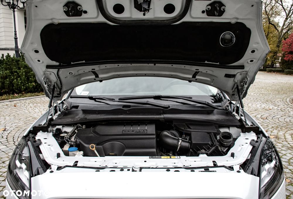 Jaguar E-Pace P250 AWD R-Dynamic S - 33