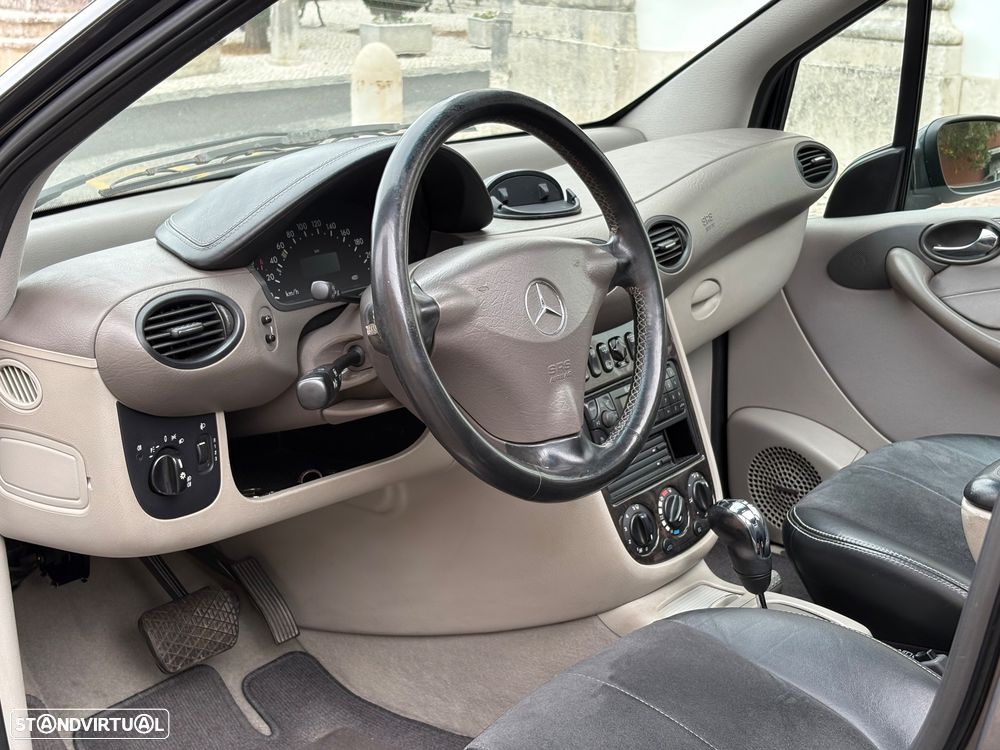 Mercedes-Benz A 190 - 30