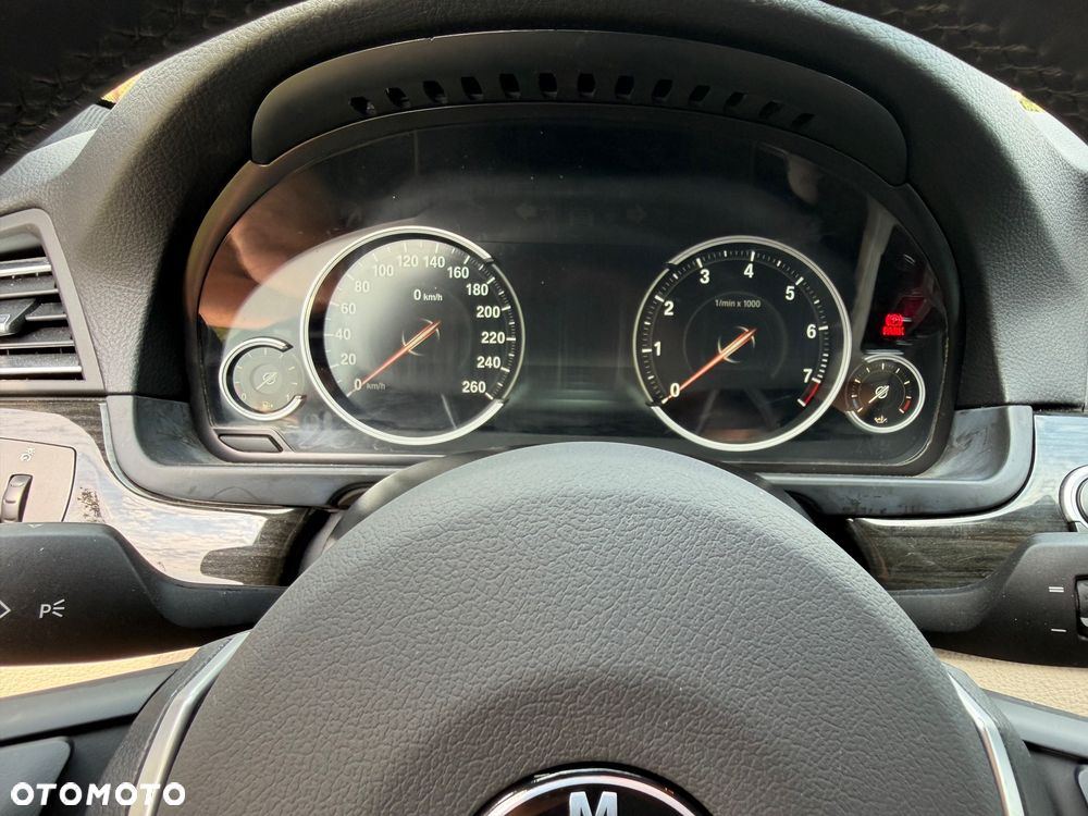 BMW Seria 5 520d M Sport - 32