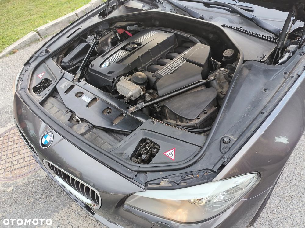 BMW Seria 5 523i Sport-Aut - 34