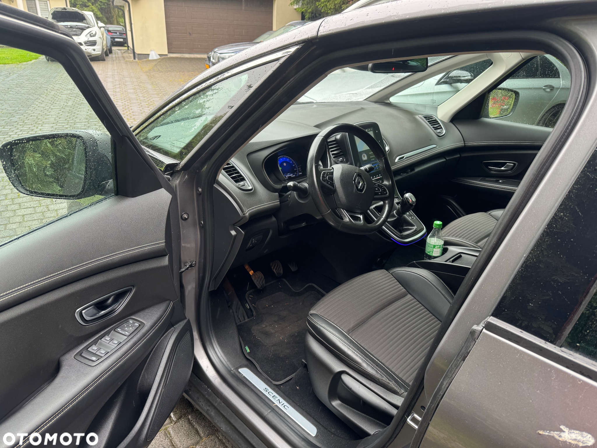 Renault Grand Scenic - 17