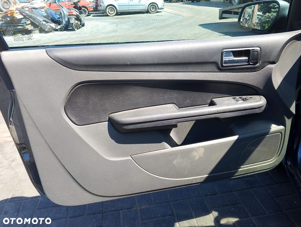 Ford Focus mk2 (04-07r.) 1.6B 100KM. Silnik C16HDEZ Skrzynia CIB5 lakier C6 / 6DYE – Sea Grey.Cały na części. GWARANCJA !!!  Przód Tył Zestaw Komplet Drzwi Klapa Zderzak Błotnik Maska Grill Atrapa Szyba Pas Lampa Lusterko Boczki Fotel Kanapa Kokpit Deska Rozdzielcza Przełącznik Włącznik Sterownik Przewody Wiązka Instalacja Moduł Komputer Czujnik Listwa Pompa Alternator Wtryski Głowica Rozrusznik Kompresor Sprzęgło Dwumas Silnik Skrzynia ABS Klimatyzacji Paliwa Wspomagania Kolektor Turbina Przepustnica Zawór Chłodnica Koło Hak Belka Sanki Zawieszenie Mcpherson Półoś Amortyzator Wydech Tłumik Zacisk Most - 9