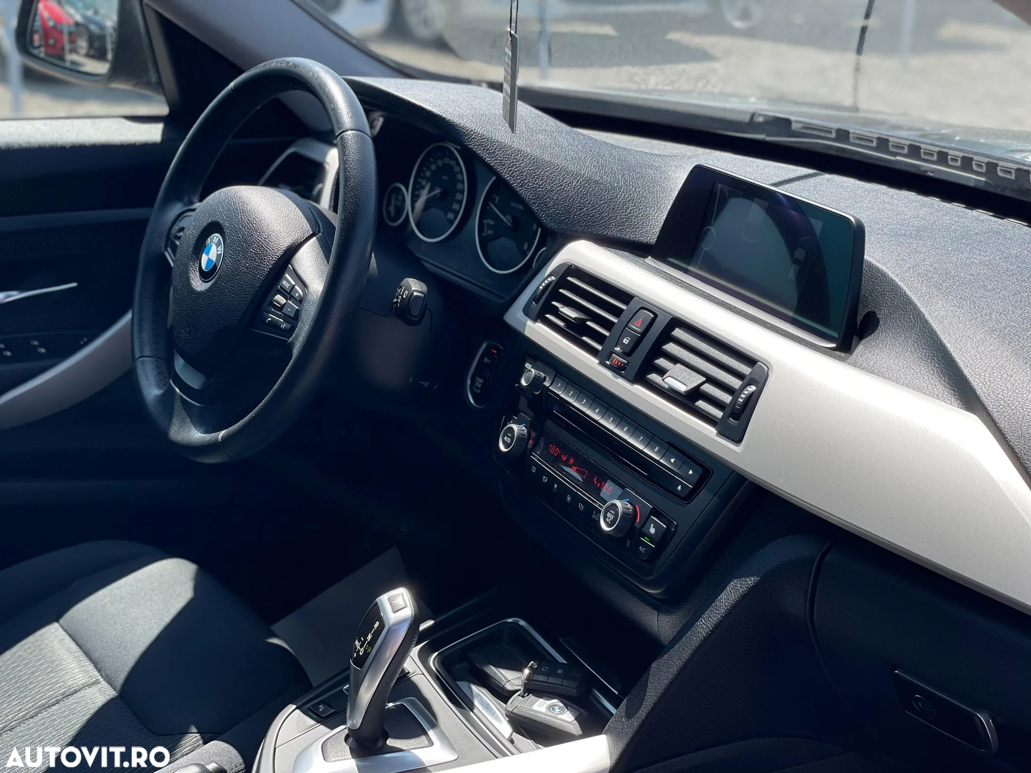 BMW Seria 3 318d GT Aut. Modern Line - 24