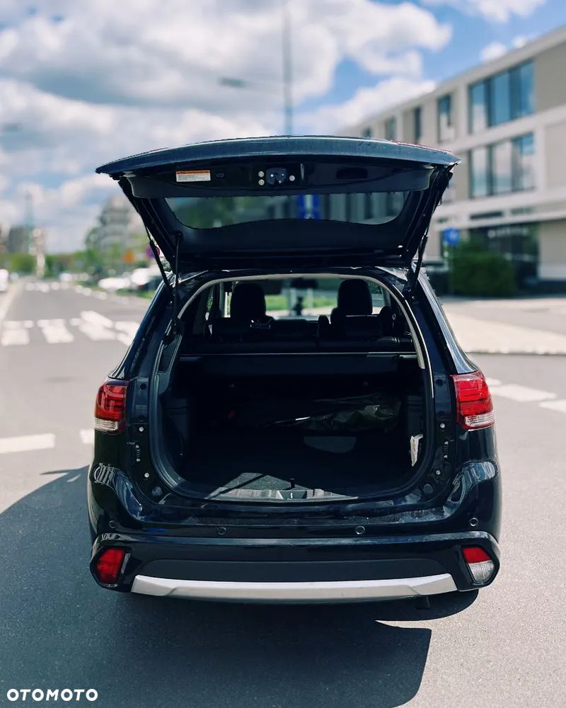 Mitsubishi Outlander 2.0 4WD Plug-In Hybrid - 11