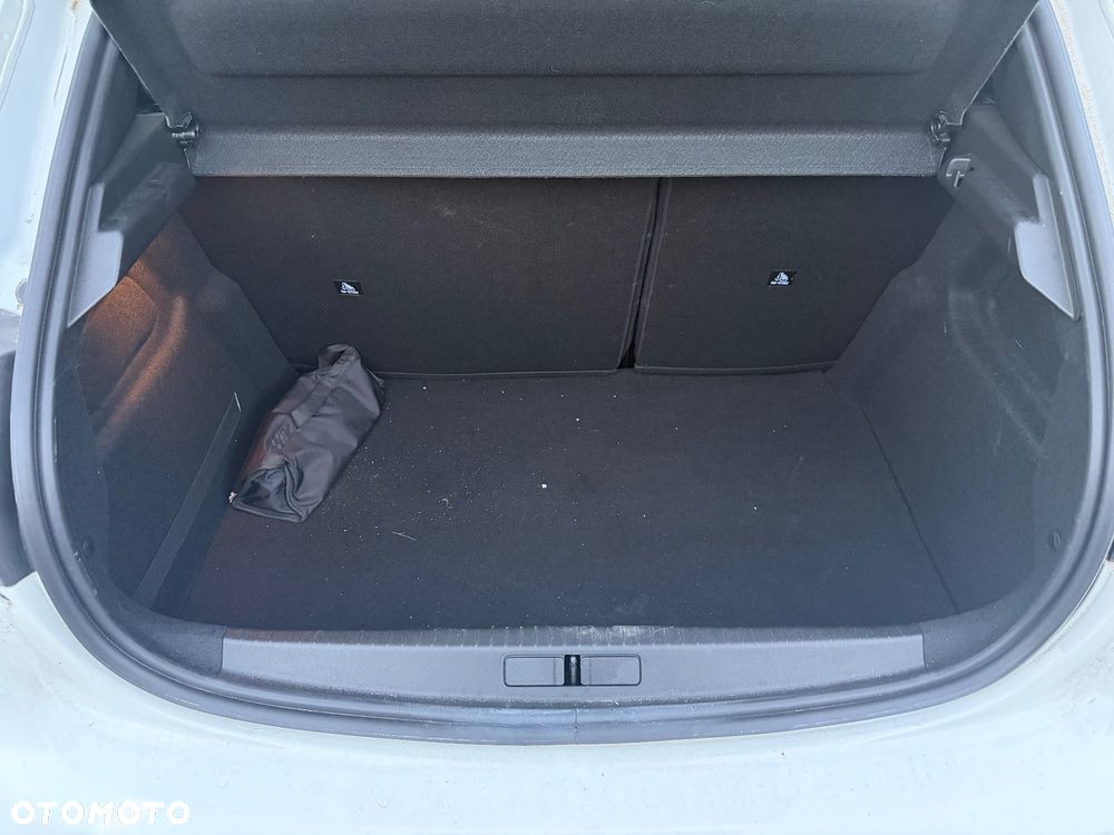 Peugeot 208 - 16