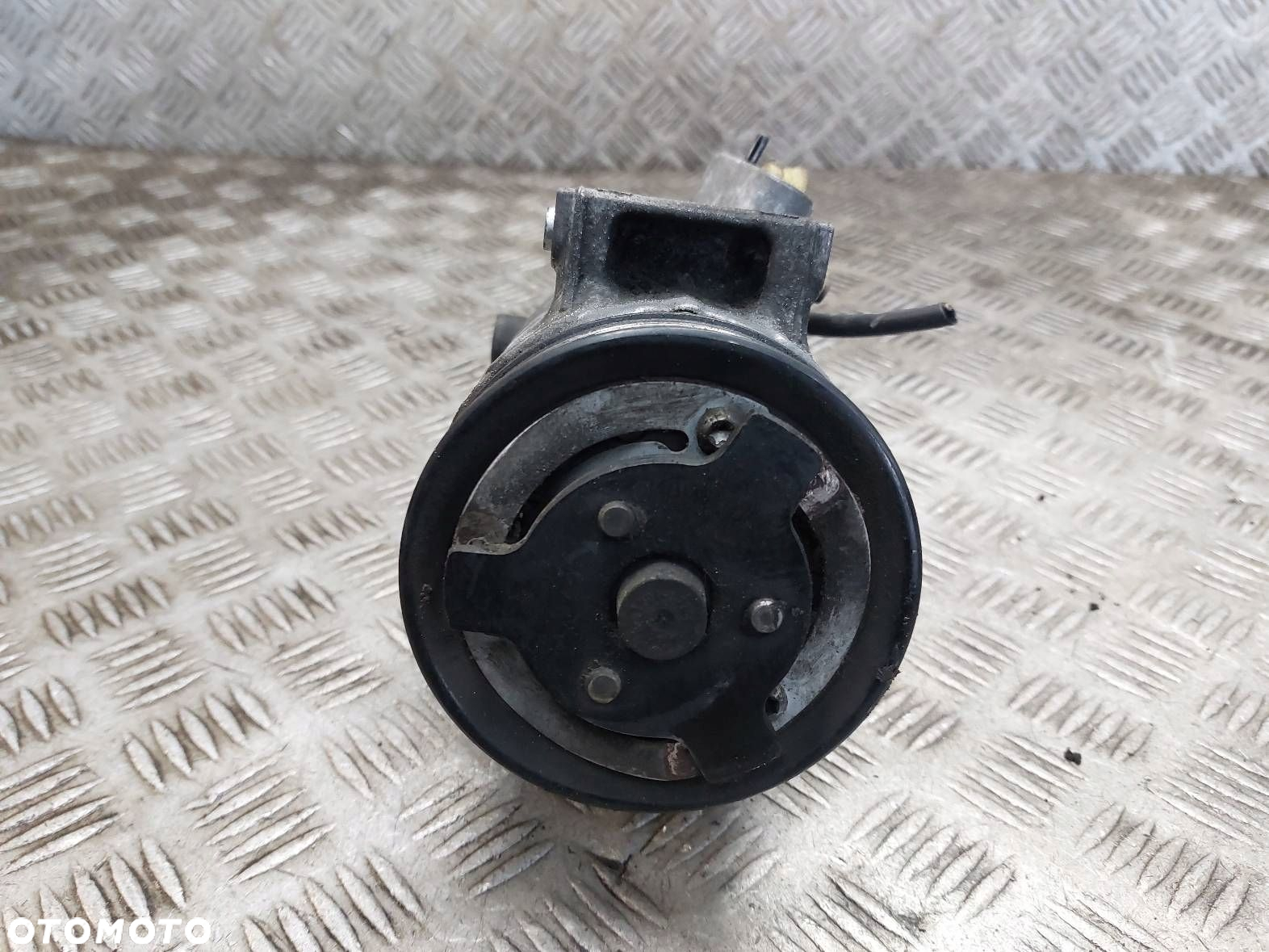 SPRĘŻARKA KOMPRESOR KLIMATYZACJI VOLKSWAGEN GOLF V 5N0820803 - 3