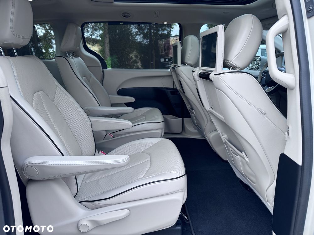 Chrysler Pacifica - 5