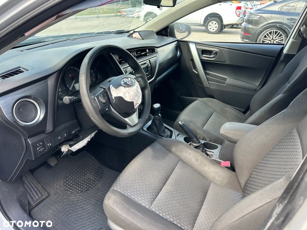Toyota Auris - 11
