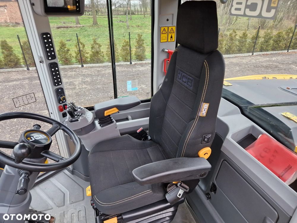 JCB 437 HT - 11