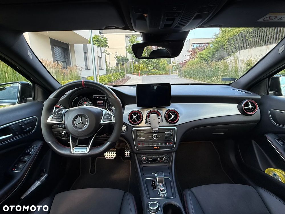 Mercedes-Benz GLA - 14