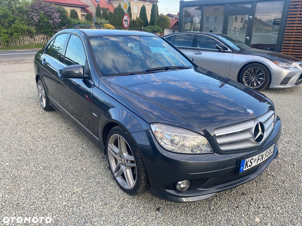 Mercedes-Benz Klasa C 180 CGI BlueEFFICIENCY Avantgarde - 8