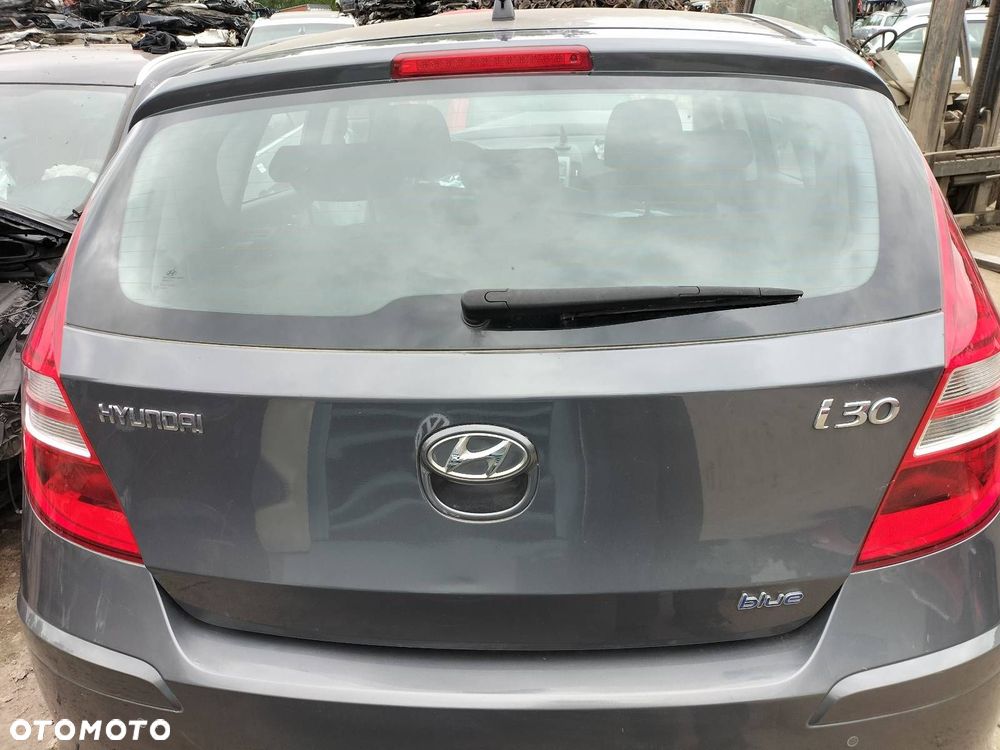 KOMPLETNY TYŁ KLAPA BAGAŻNIKA ZDERZAK TYŁ LAMPY HYUNDAI I30 I HB 5D 9A - 2
