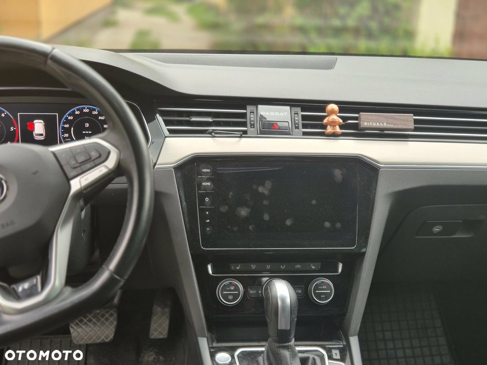 Volkswagen Passat - 13