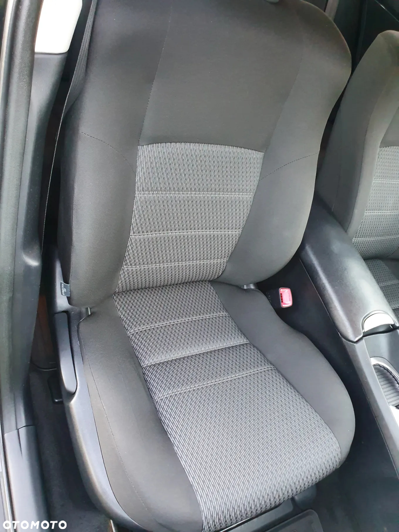 Toyota Avensis Combi 1.8 Multidrive S Executive - 18