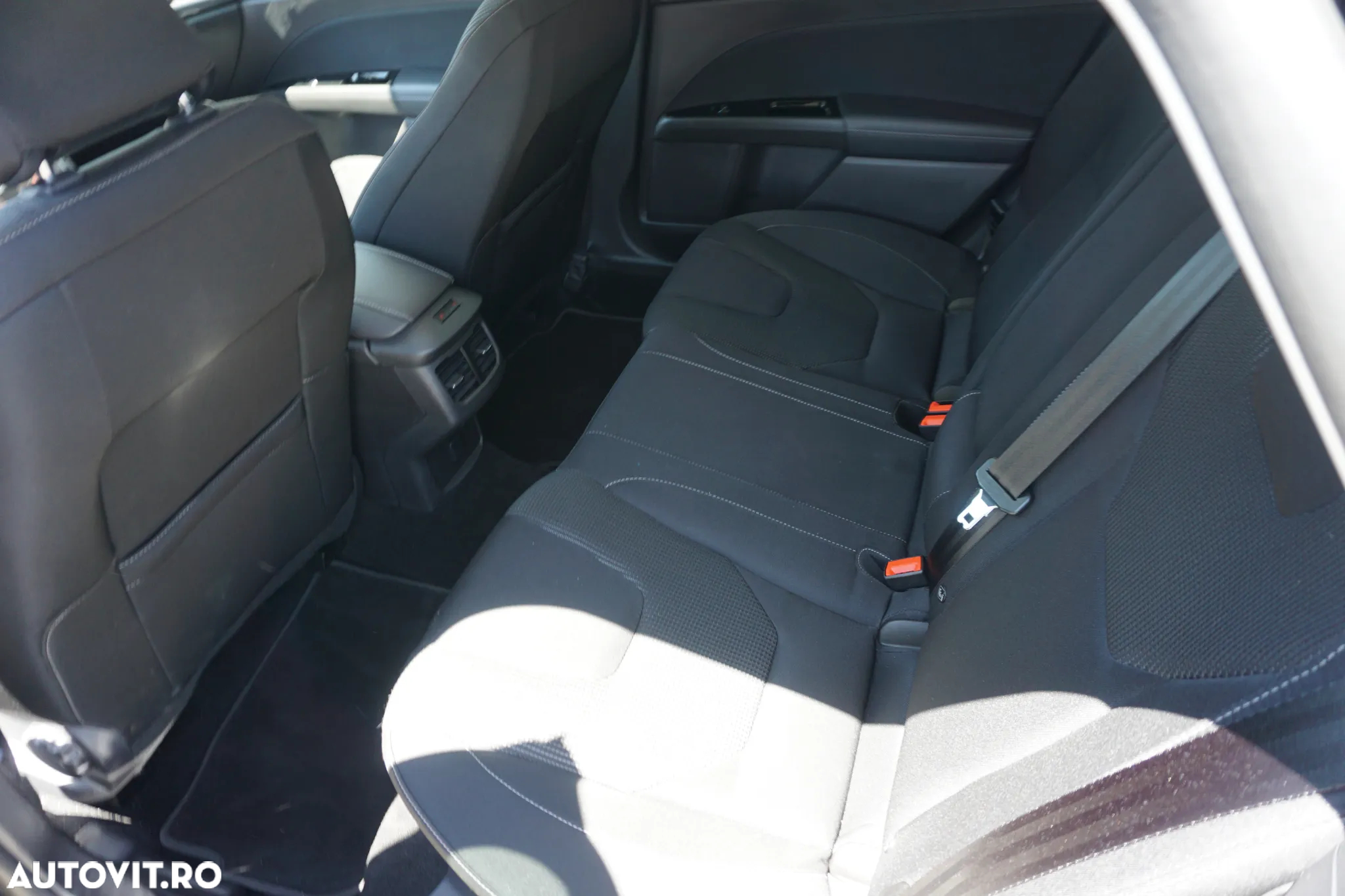 Ford Mondeo 2.0 HEV Titanium - 24