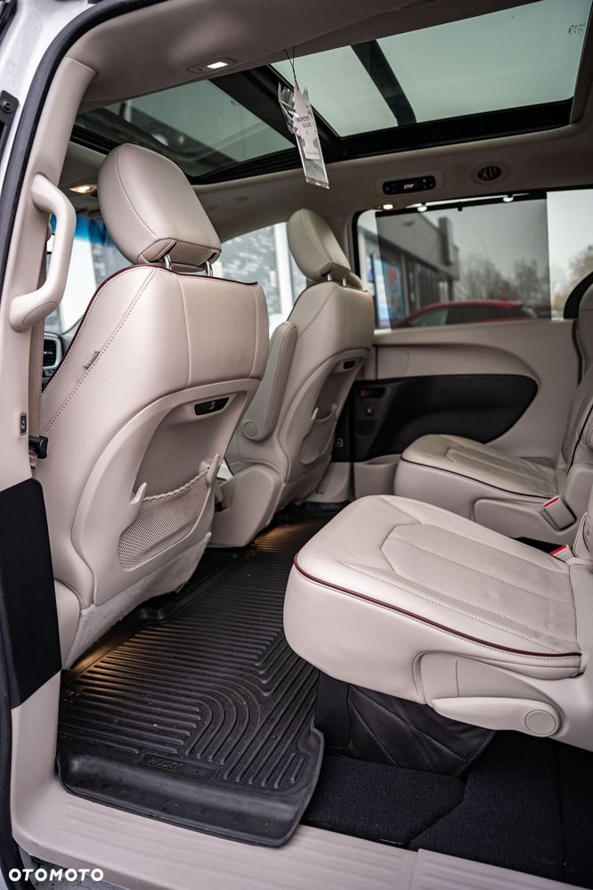 Chrysler Pacifica - 21