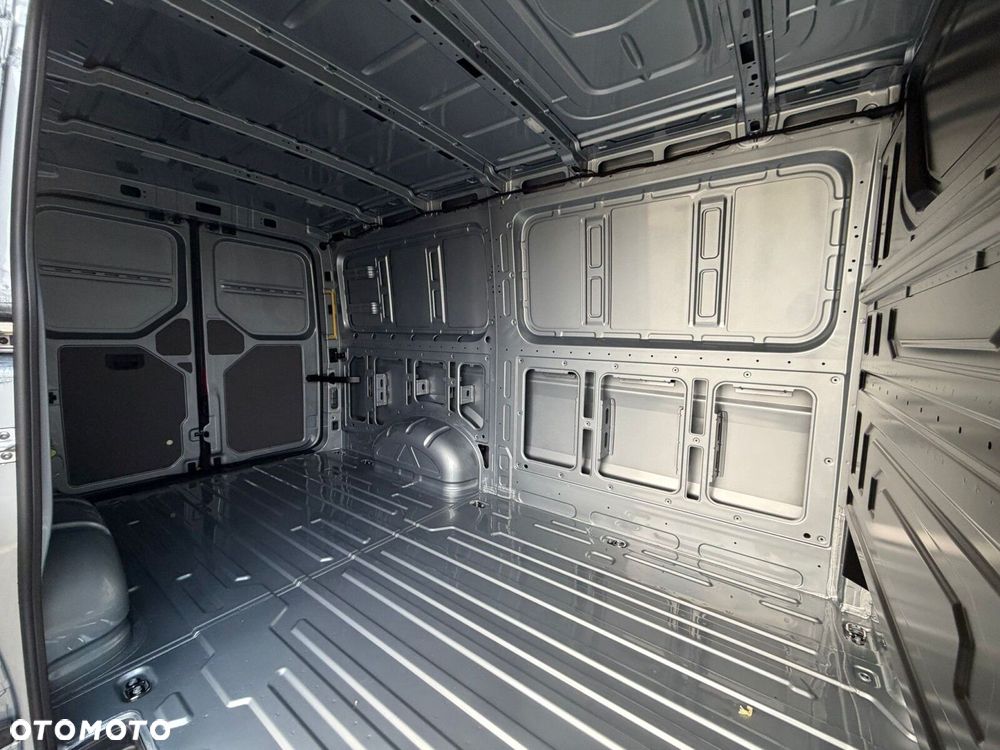 Volkswagen Crafter 35 2.0 TDI L3H3 177 KM AUTOMAT - 24