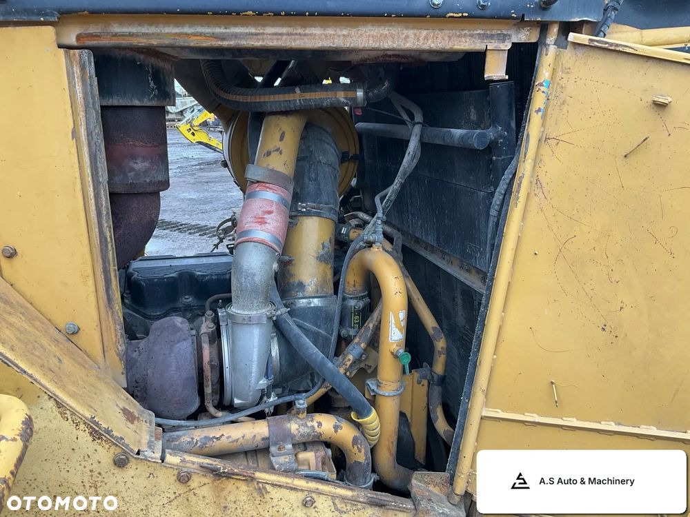 Caterpillar D9T - 16