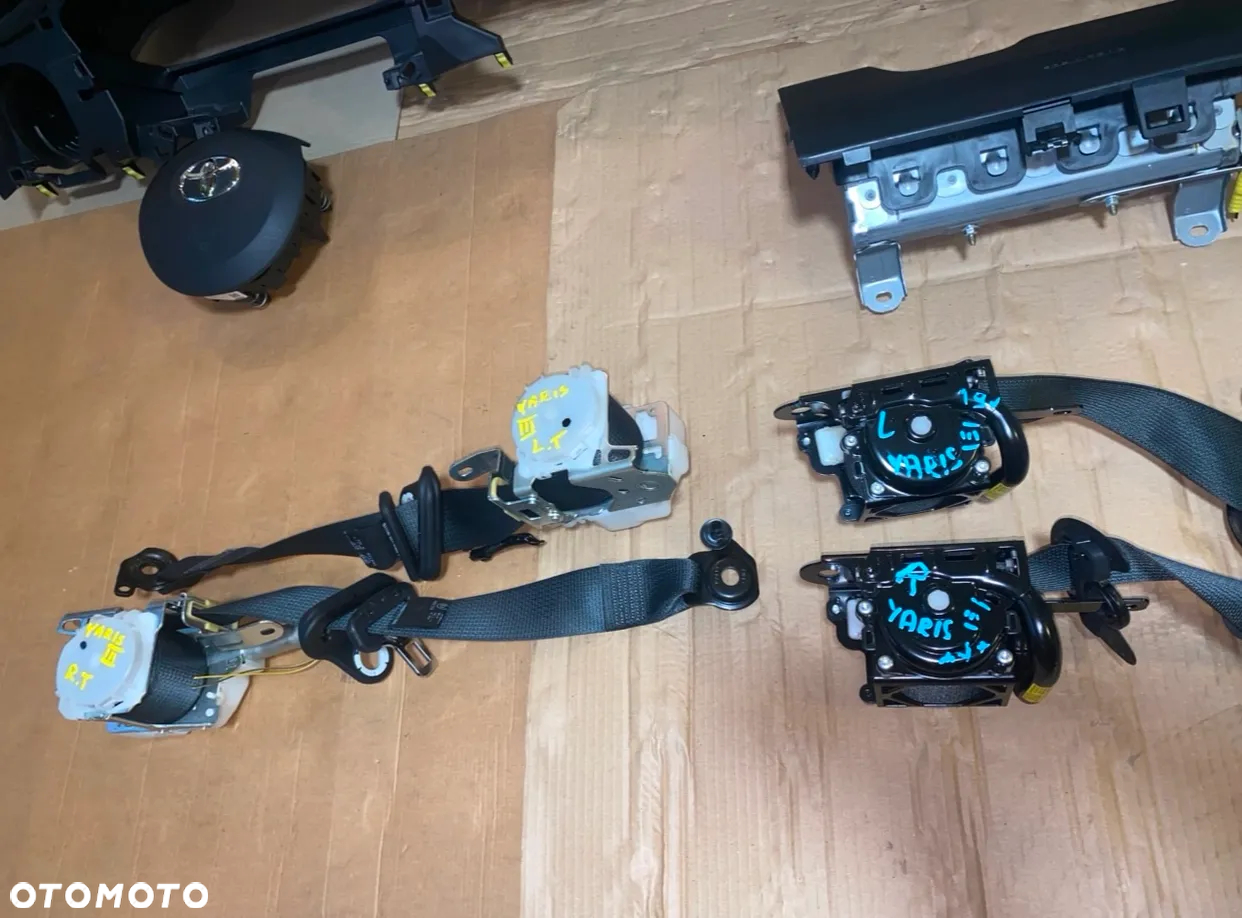 Komplet - Deska rozdzielcza Airbag kurtyny podsufitka Toyota Yaris III lift 2017-2020r. OE - 3
