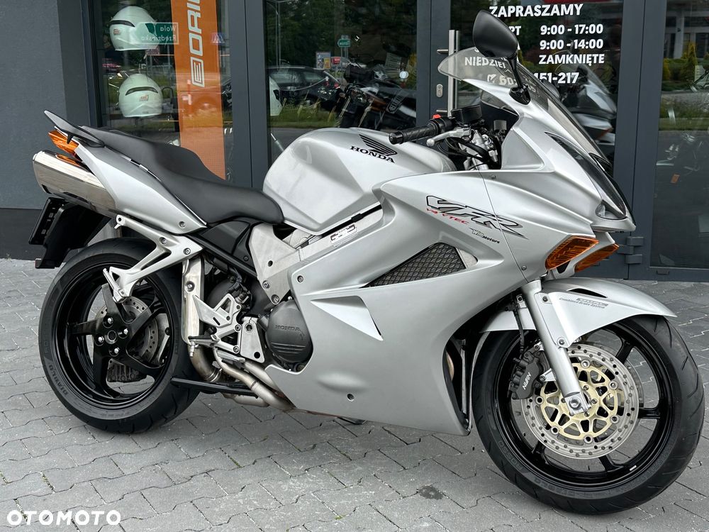 Honda VFR - 1