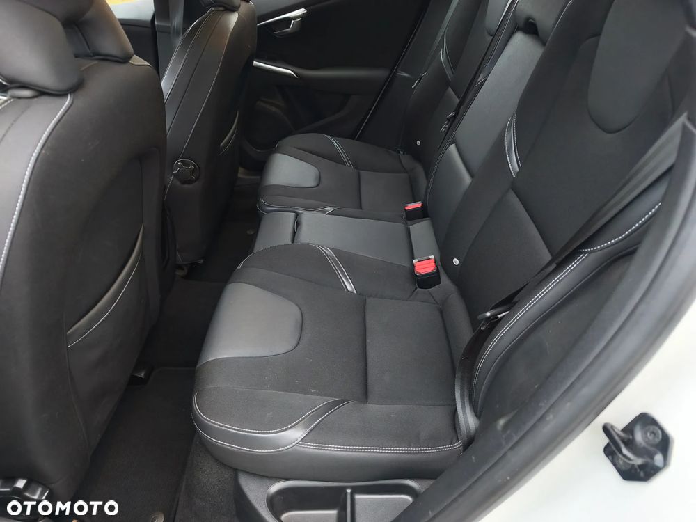 Volvo V40 D2 Momentum - 10