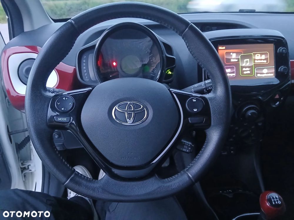 Toyota Aygo x-clusiv - 17