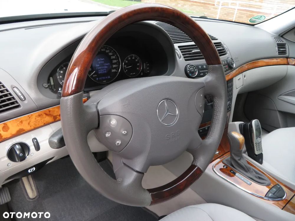 Mercedes-Benz Klasa E 320 Elegance - 32