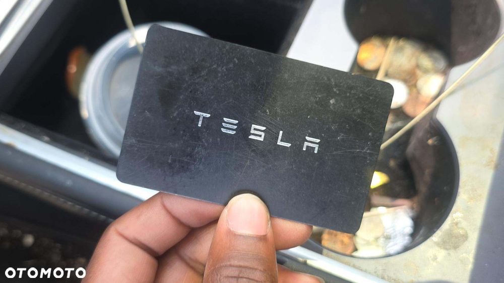 Tesla Model Y Long Range Dual Motor AWD - 13