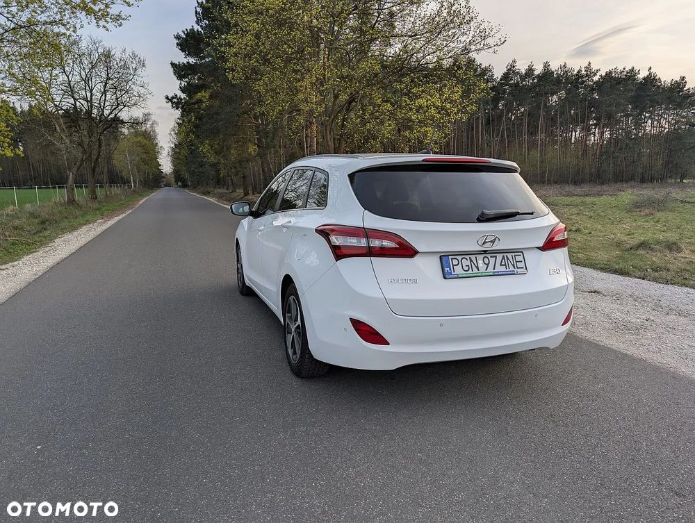 Hyundai i30 blue Kombi 1.4 YES Gold - 13