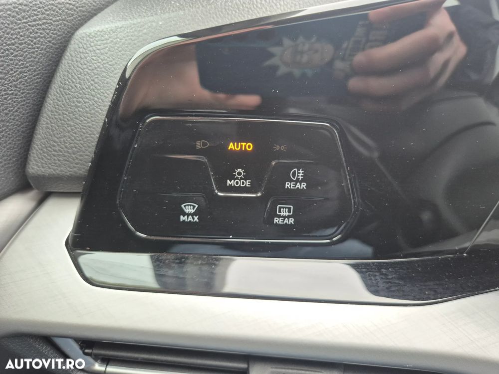 Volkswagen Golf 1.0 eTSI DSG MHEV Life - 34