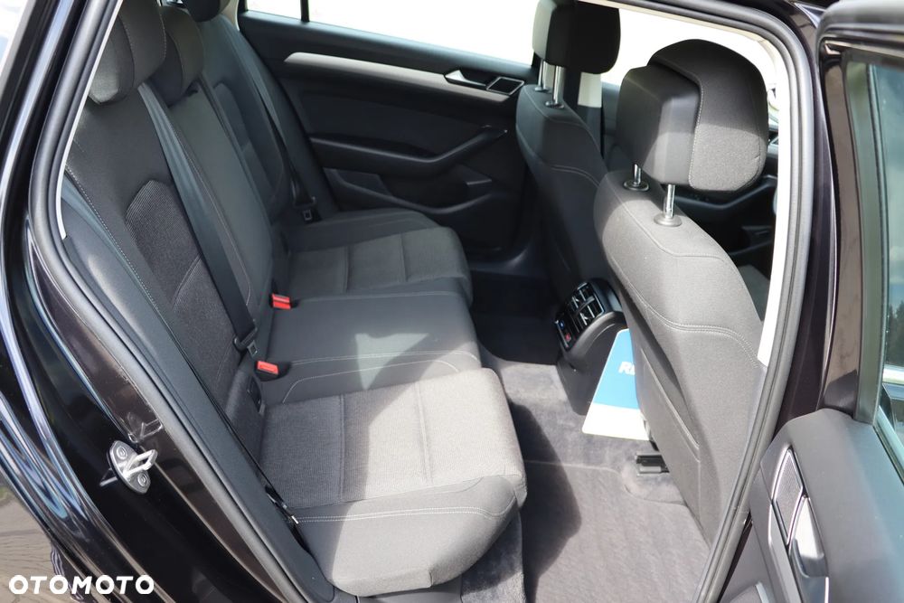 Volkswagen Passat Variant ver-variant-2-0-tdi-scr-dsg-comfortline - 28