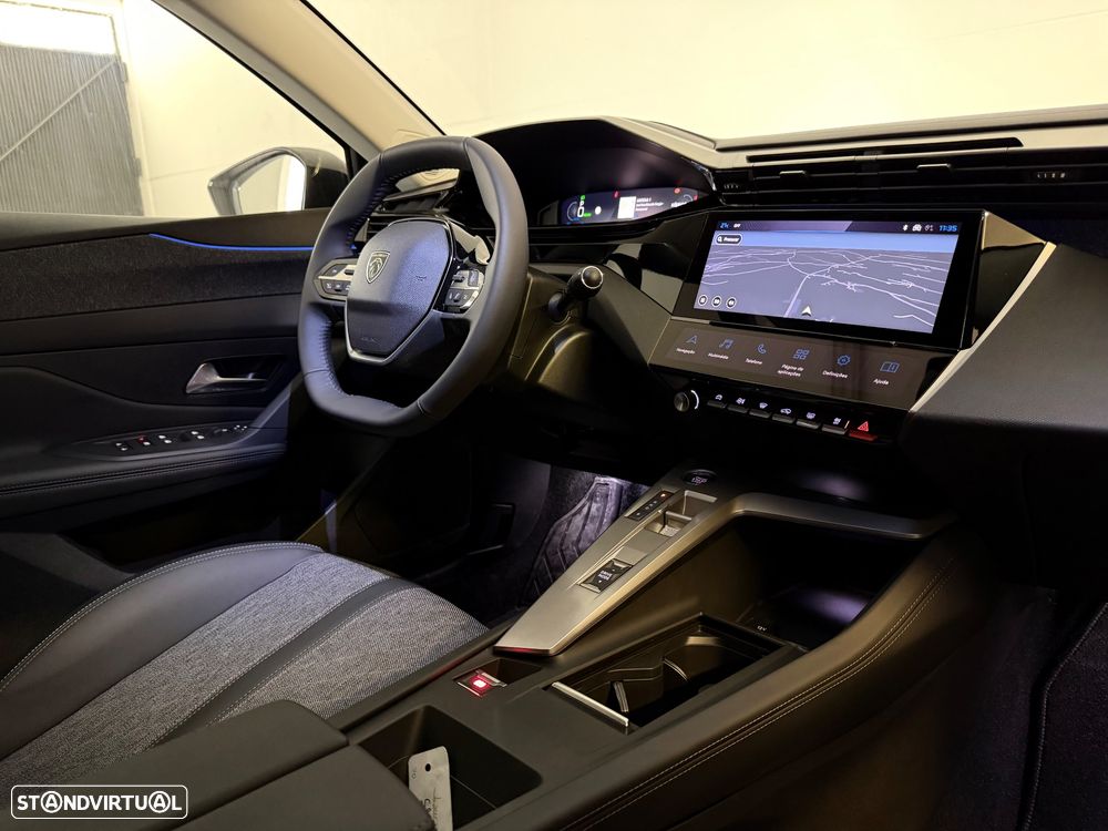 Peugeot 408 - 33