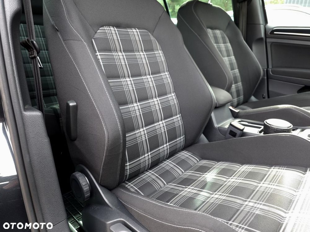 Volkswagen Golf - 13