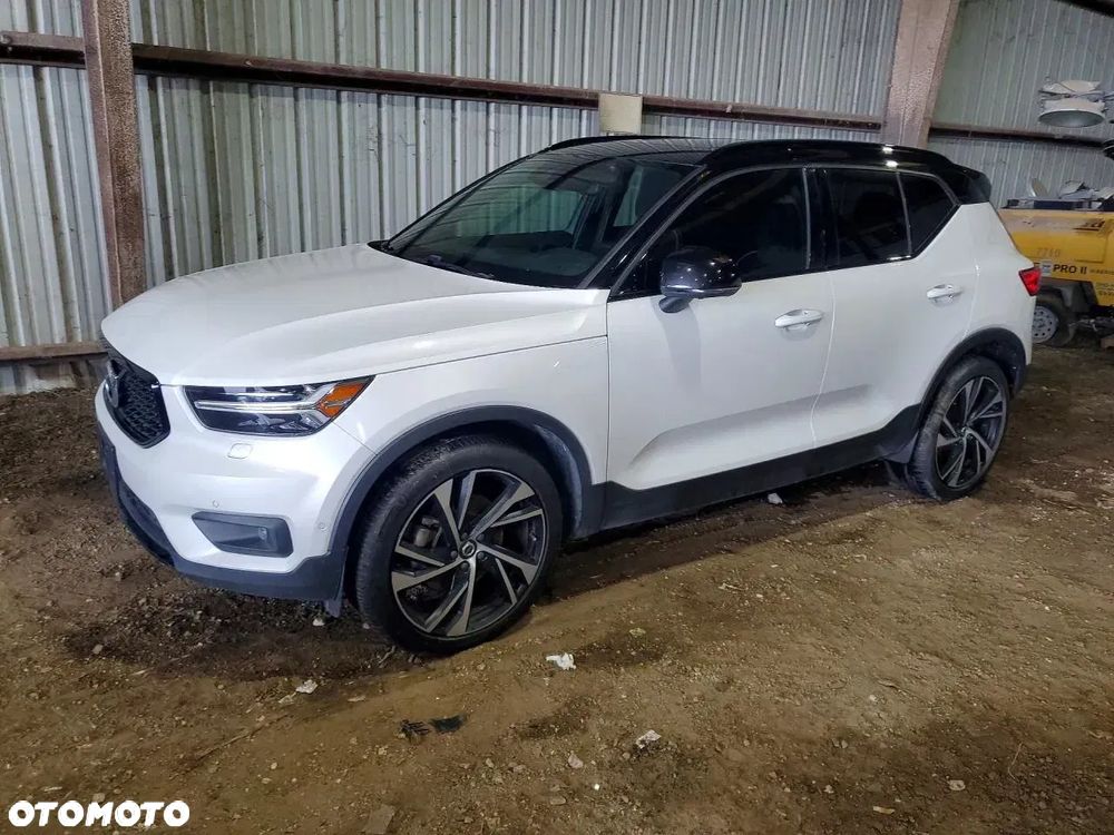 Volvo XC 40 T5 AWD R-Design - 1