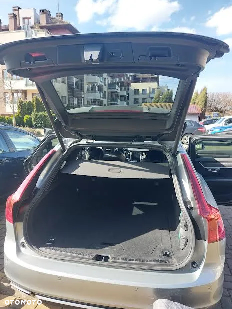 Volvo V90 D4 R-Design - 9