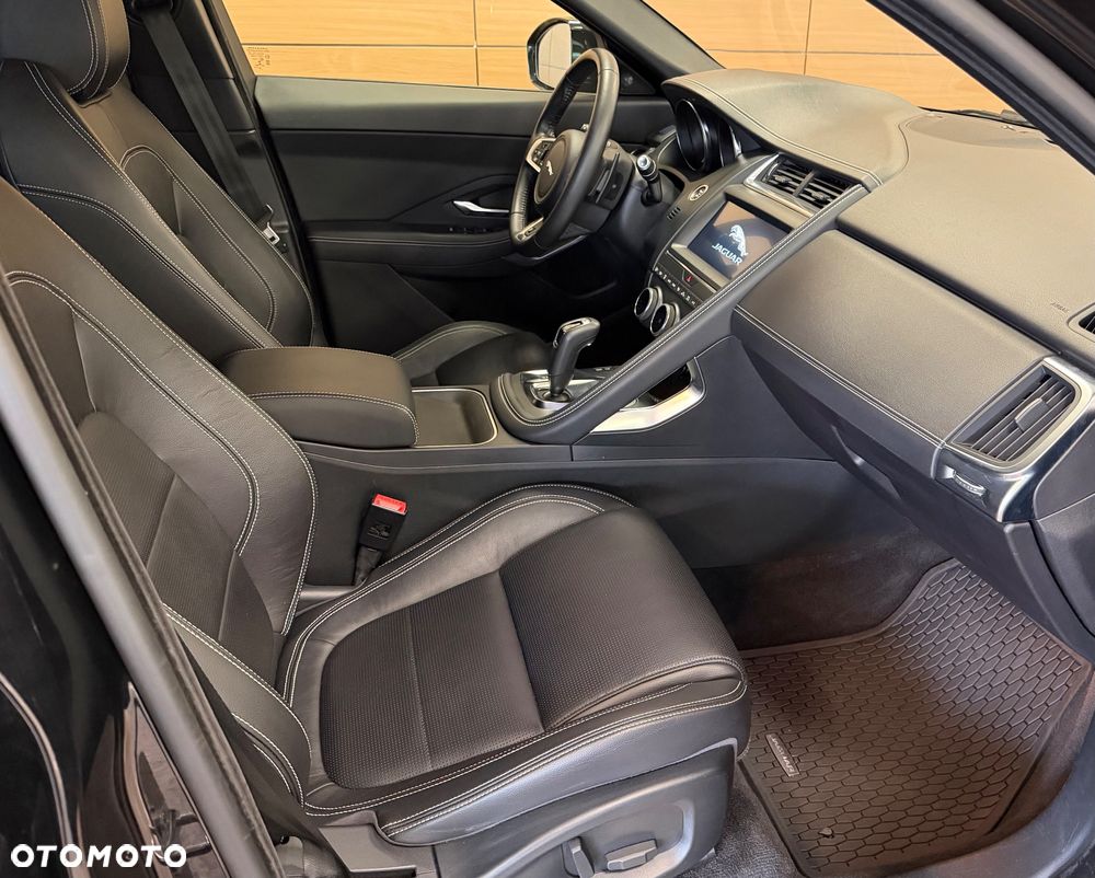 Jaguar E-Pace 2.0 i4P AWD R-Dynamic - 8