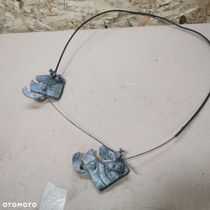 BMW E24 635CSI EUROPA ZAMKI MASKI/ ZACZEPY POKRYWĘ SILNIKA NR. 51231859731OEM - 1