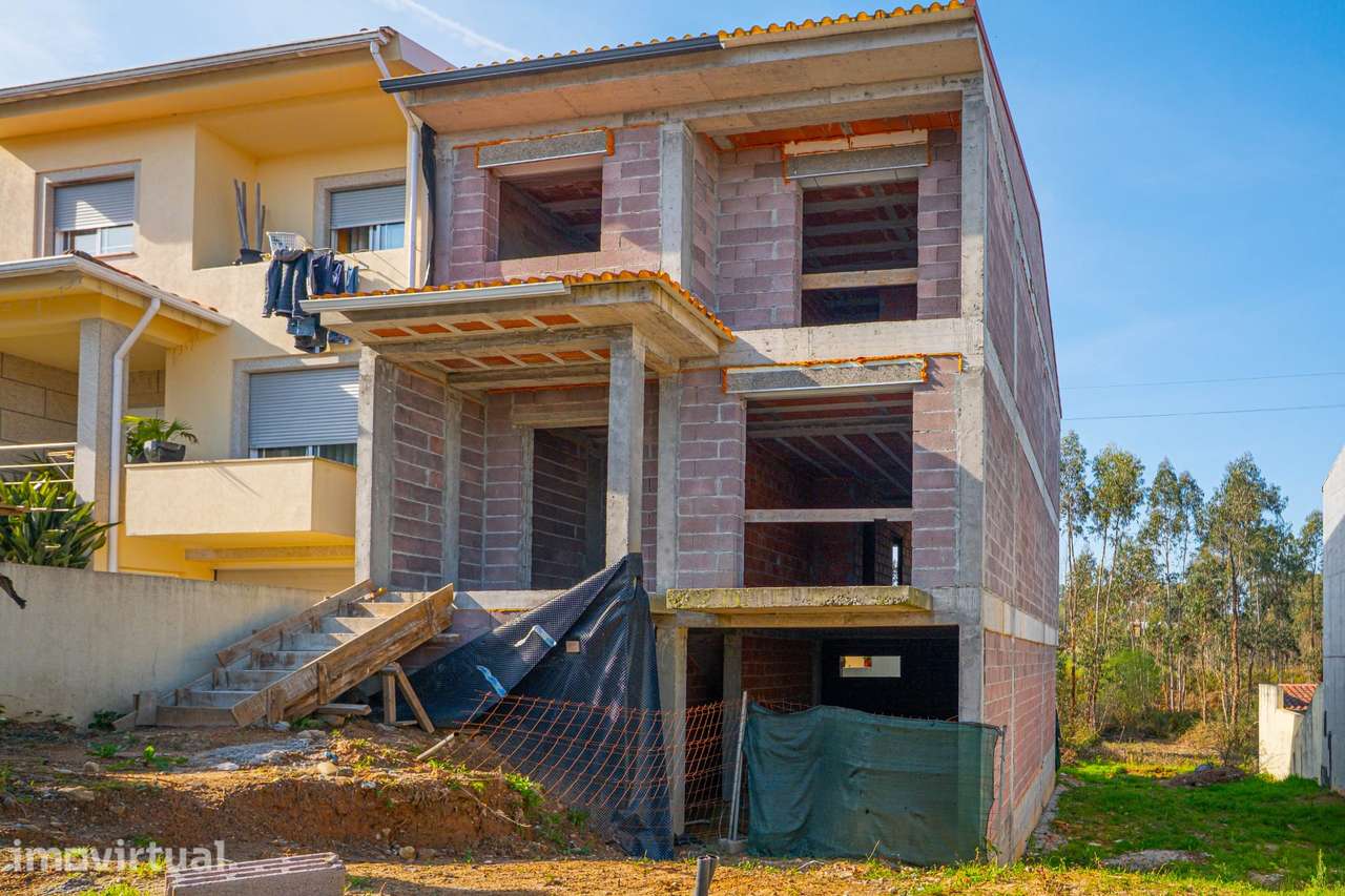 Moradia T3 por terminar em Cabanelas|Elevado potencial de investimento - Grande imagem: 4/33